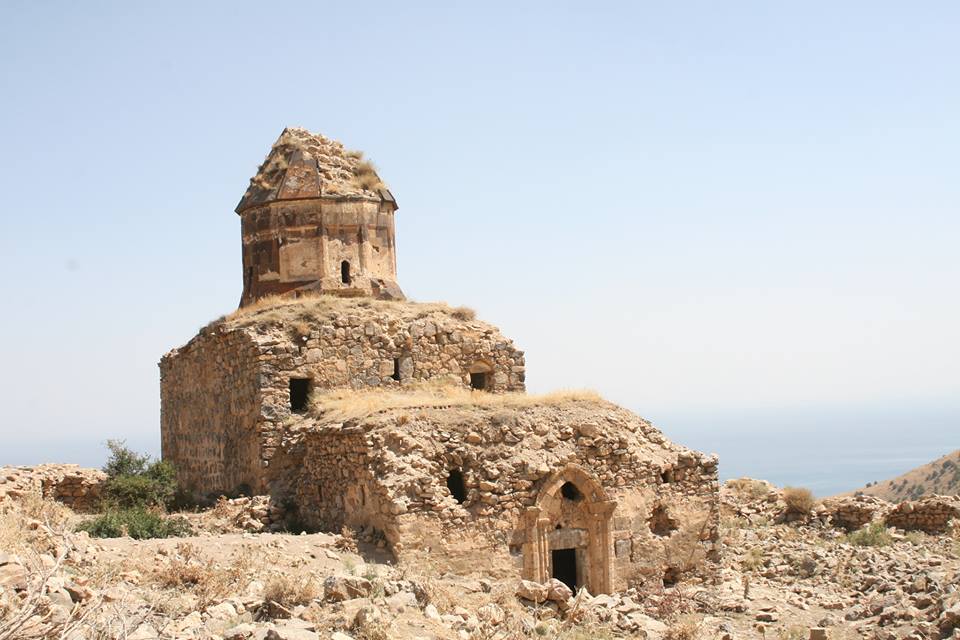The St. Tovmas Armenian church near Van. (Photo by Khatchig Mouradian)