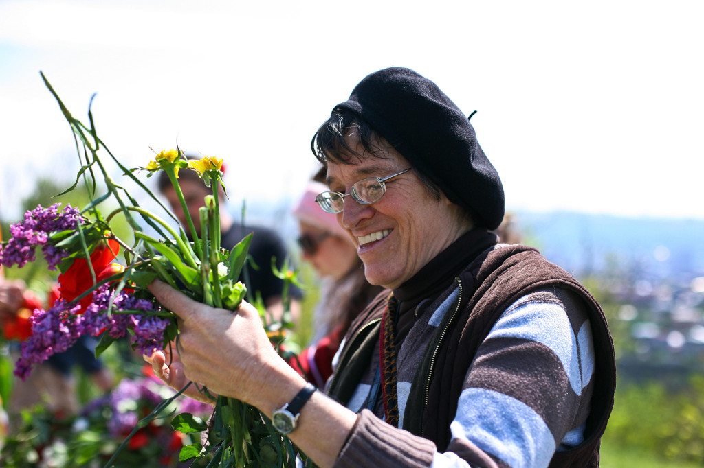 Connie Koumjian and other AVC volunteers recycling flowers at the Dzidzernagapert Genocide Memorial on April 26, 2013, as part of the annual program spearheaded by the Fund for the Protection of Wildlife and Cultural Assets (FPWC).
