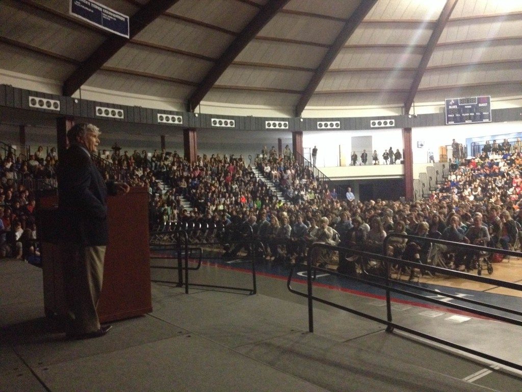 Dallaire speaking (Photo by Sara Brown)