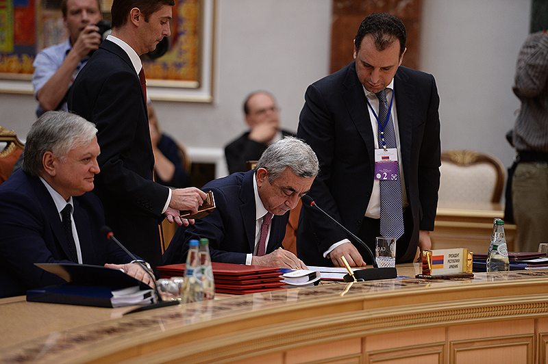 Armenia signed documents of accession to the Eurasian Economic Union (EEU) on Oct. 10.