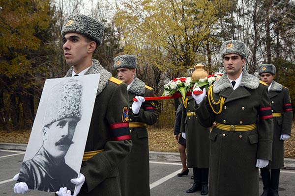 A ceremony marked the transfer of General Sebouh’s ashes to the Yerablur Military Cemetery in Armenia. (Photo: Photolur)