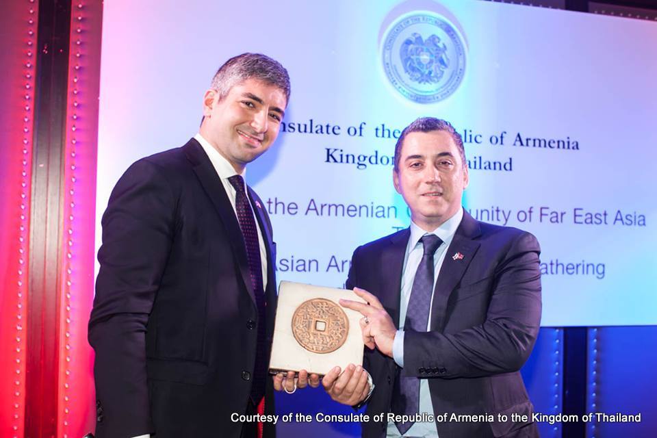 Honorary Consul Arto Artinian (right)