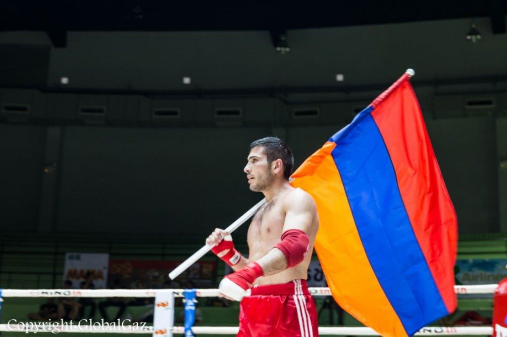 Armen in the ring (photo: Ric Gazarian)