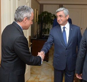 ARF Eastern Region Central Committee Chair Hayg Oshagan (L) and President Serge Sarkisian shake hands