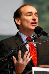 Best-selling author Chris Bohjalian addresses the crowd (Photo: Tom Vartabedian)