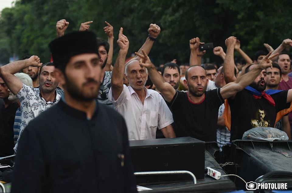 A scene from the protest on Baghramyan Avenue (Photo: Photolure)