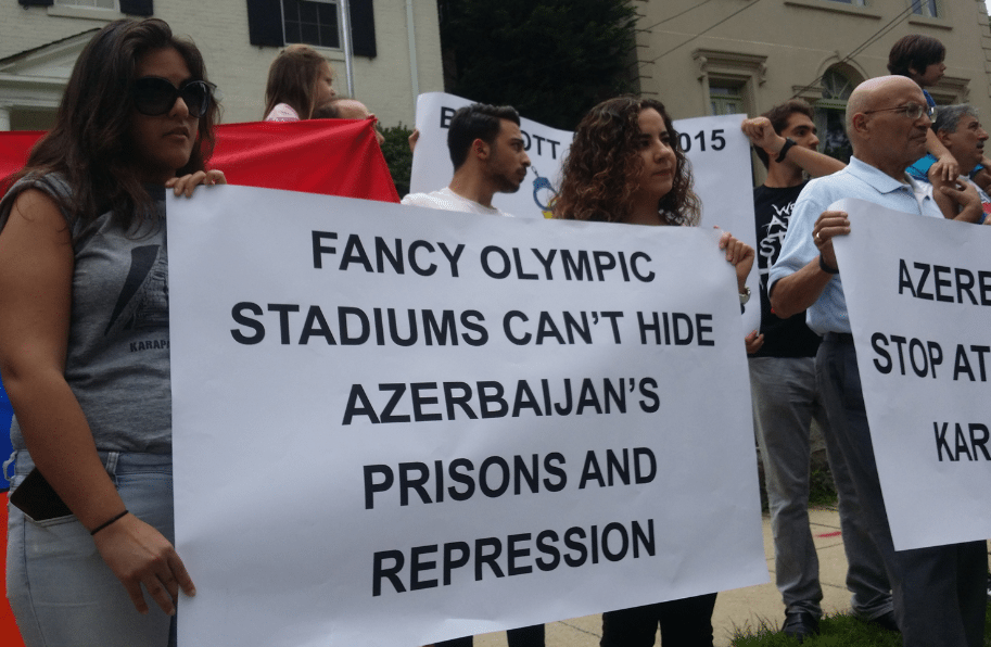 A scene from the protest (Photos: Carina Khanjian and Armen Sahakyan)