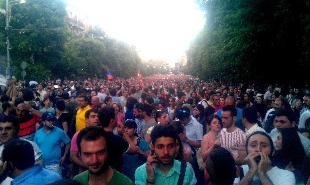Thousands of citizens came out onto the streets of Yerevan Tuesday evening following a brutal police crackdown of protesters earlier that morning. (Photo: Serouj Aprahamian)