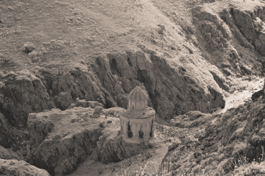 The St. Sargis Church sits hidden on a ledge halfway down a steep ravine. (photo: Victoria Blewer)