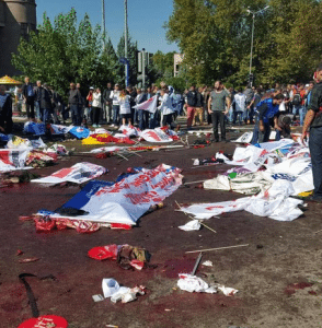Victims covered in banners and flags following the deadly explosions in Ankara (Photo: HDP Twitter page)
