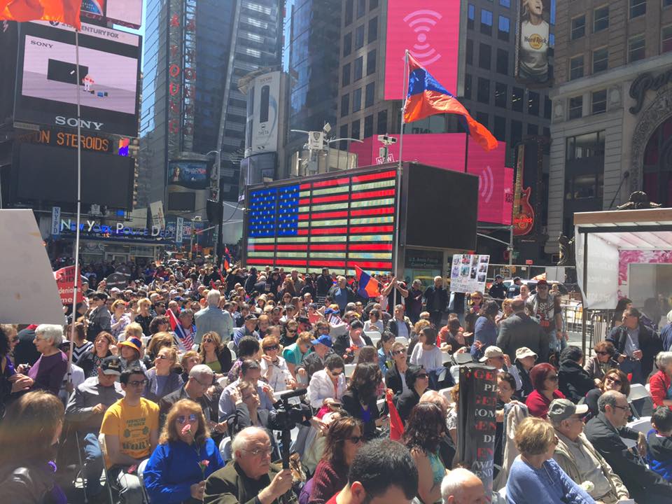 The crowd gathered in Times Square (Photo: Yervand Sargsyan)
