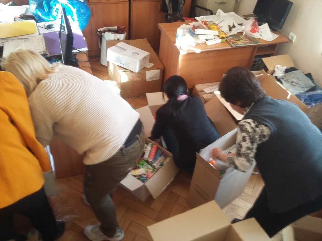 ARS Artsakh members organizing the supplies on April 7 (Photo: ARS CEB)