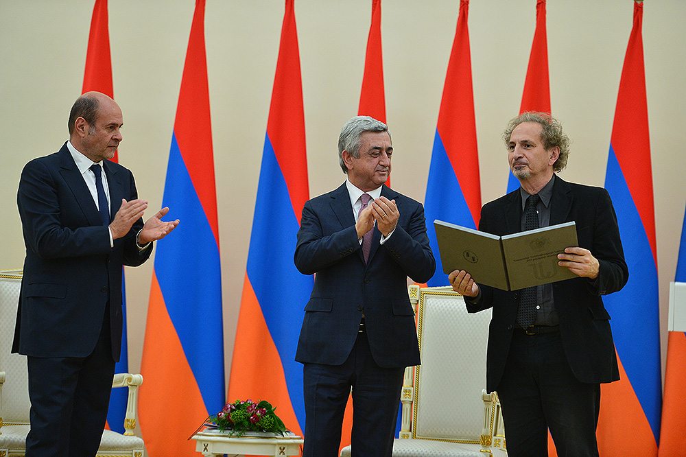 Peter Balakian accepting his award
