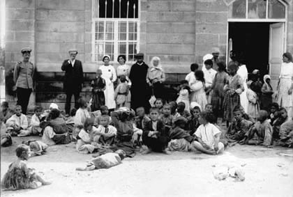Armenian orphans in Vagharshapat (Echmiadzin), Summer 1915 – Photo- Armenian National Archives
