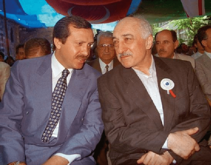 Erdogan (left) and Gülen. (Photo: Hayatin Kendisi Burada)