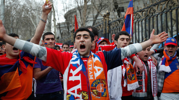 Armenian fans march to Vazgen Sargsyan Republican Stadium before a 2013 Armenia-Czech Republic match (Photo: Vahan Stepanyan/Pan Armenian Photo)